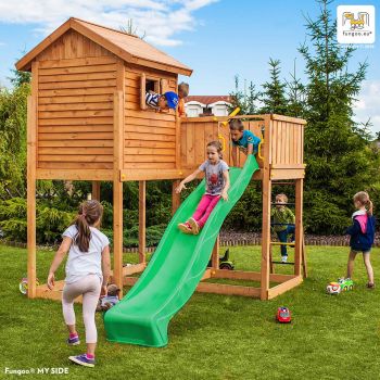 Aire de jeux Myside avec toboggan, cabane et terrasse de chez Fungoo